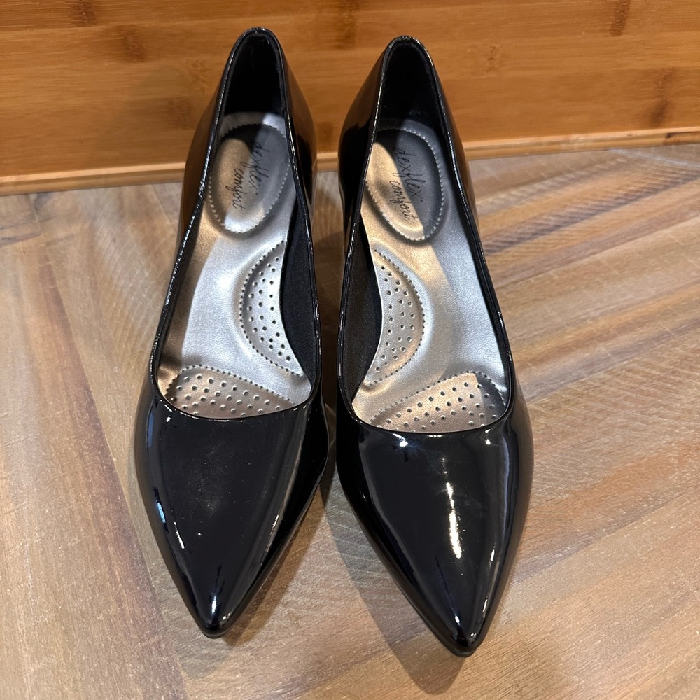 Dexter comfort brand black Patton leather heel. Women’s 7.5
